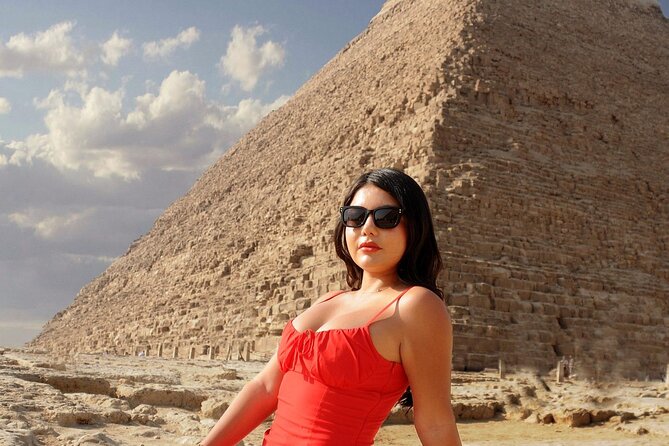 Cairo: Pyramids, Bazaar, Lunch with Female Guide - One hour in the Giza bazaars