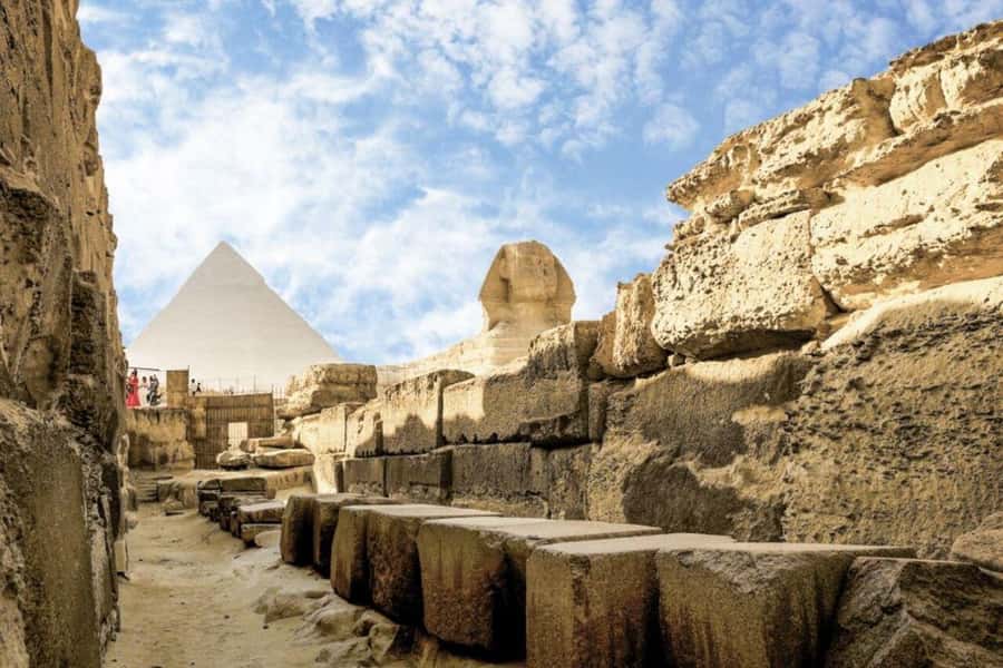 Cairo: Pyramids & Great Sphinx Private Tour with Camel Ride - Why a private Giza tour helps