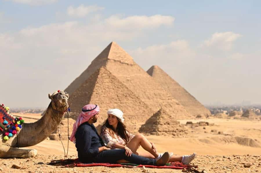 Cairo: Pyramids & Great Sphinx Private Tour with Camel Ride - Chephren, Mykrenes, and the pyramid viewpoint
