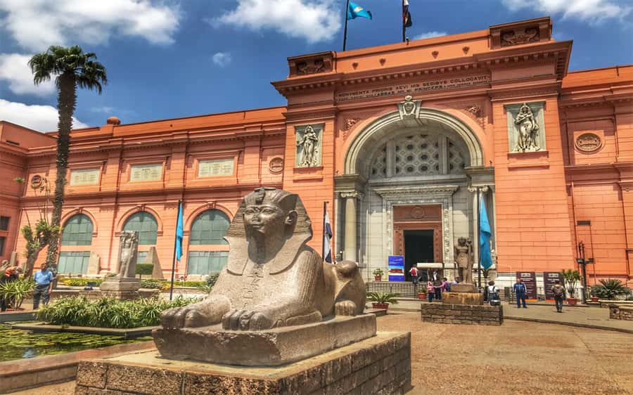 Cairo: Pyramids, Museum & Khan el-Khalili - Starting at Giza with the three great pyramids