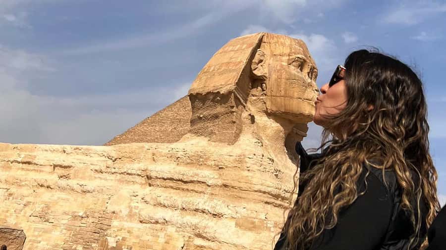 Cairo: Pyramids, Sphinx & Grand Egyptian Museum Private Tour - Meeting the Sphinx and Valley Temple
