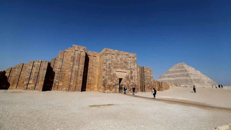Cairo: Sakkara, Memphis & Dahshur Pyramids Trip - Guide quality and language choices