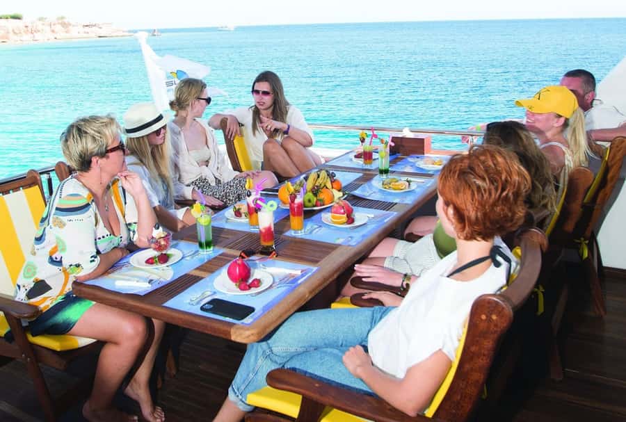 Cairo to Red Sea: VIP Yacht Cruise, Snorkeling & Lunch - The one-hour cruise toward Jabal el Sakka