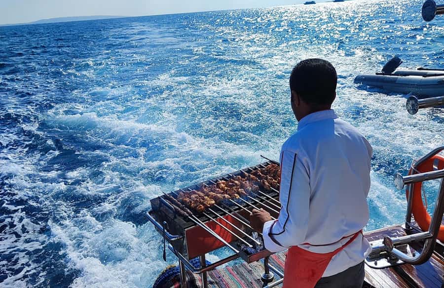 Cairo to Red Sea: VIP Yacht Cruise, Snorkeling & Lunch - What the $44 price includes