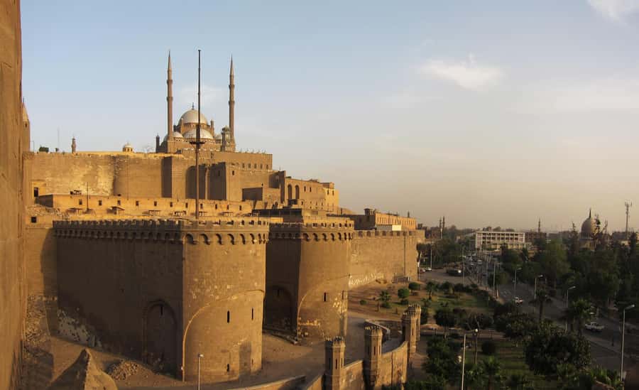Cairo Tour To Egyptian Museum, Citadel & Khan Khalili Bazaar - Meeting your guide and crossing into Cairo