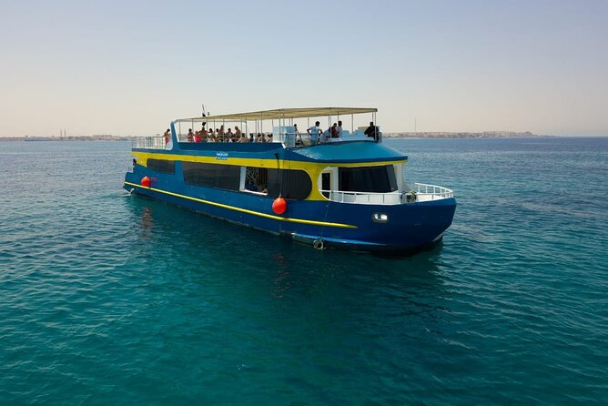 Conquest Semi Submarine Snorkeling Trip With transfer -Hurghada - Watching Fish Gather Around the Diver