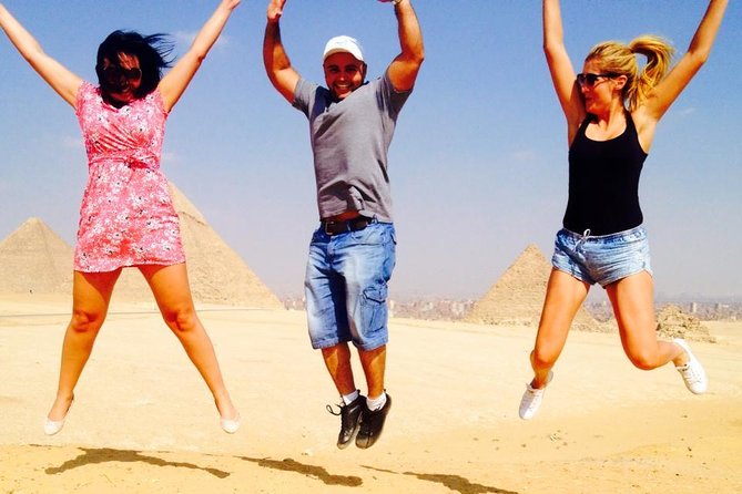 Day-Tour To Giza Pyramids, Great Sphinx, Egyptian Museum & Khan El Khalili - Two hours among Khufu, Khafre, and Menkaure