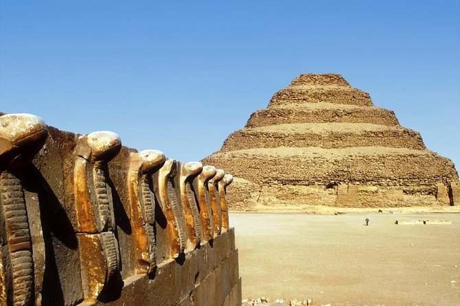 Day Tour to Giza Pyramids, Sphinx, Sakkara Pyramids and Dahshur Pyramids - Guides, drivers, and the private format