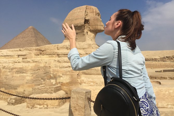 Day Tour To Pyramids of Giza and Egyptian Museum - Great Sphinx: a short stop with a huge subject