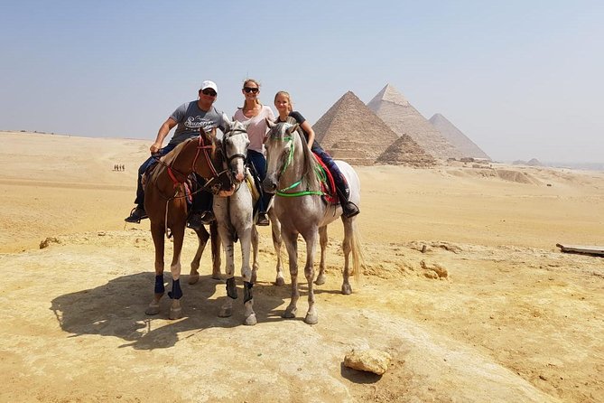Day tour with Guide to Giza Pyramids, Sakkara, Dahshur and Memphis - Giza: the essential opening act