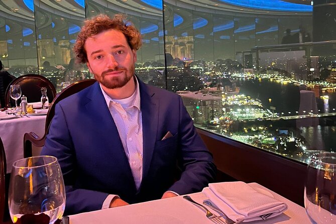 Dinner between clouds by full rotating restaurant - Service, music, and the pace of the evening