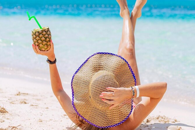 Discover Paradise Island Adventure - Lunch, drinks, and water games aboard the yacht