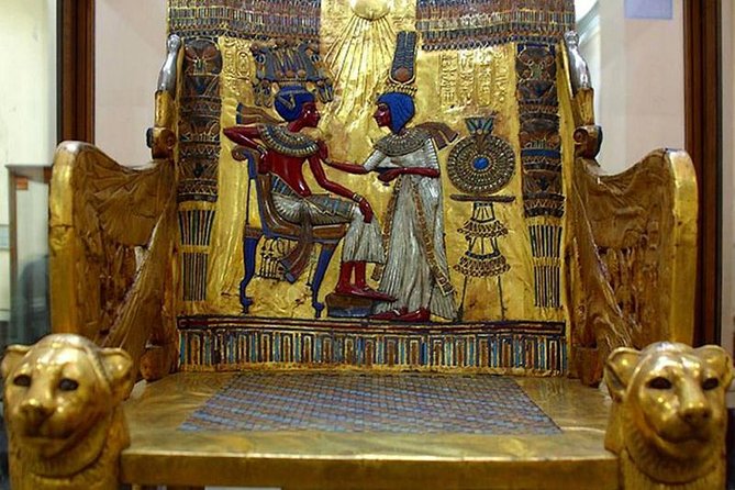 Egyptian Museum in Cairo: Private Guided Tour - Arriving at Tahrir Square and entering the museum