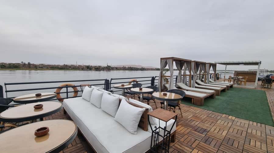 From Aswan: 3-Day Cruise to Luxor with Hot Air Balloon - Kom Ombo beside the river