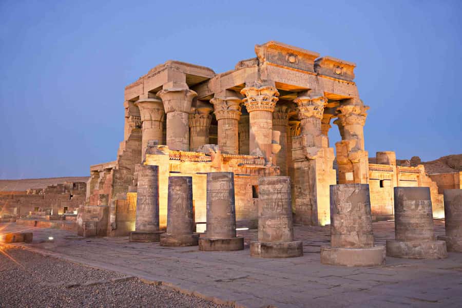From Aswan: Overnight Nile Cruise to Luxor with Meals - Edfu before breakfast