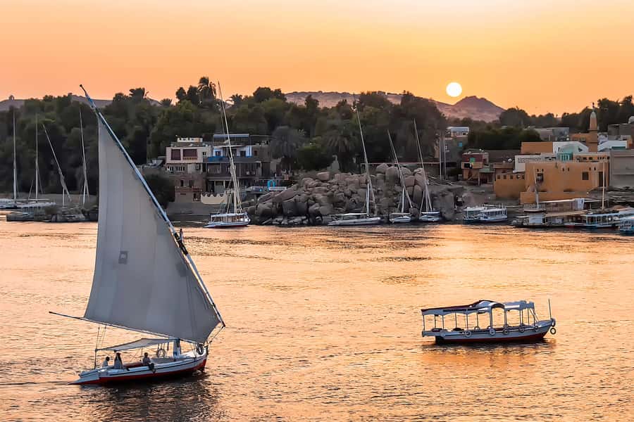 From Aswan: Philae Temple & Motorboat Tour to Nubian Village - Meeting a Nubian family in the village