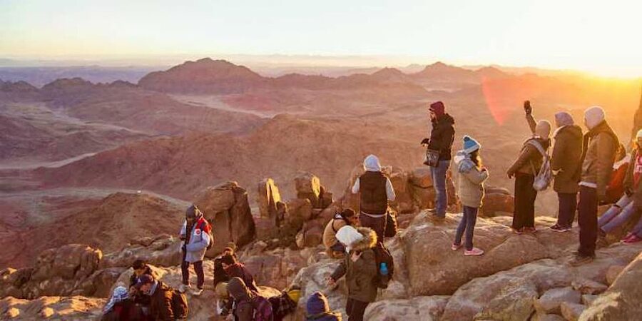From Cairo: 11-Day Tour, Nile Cruise, Flights, Balloon - Day 4: The long road from Hurghada to Luxor