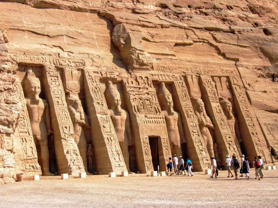 From Cairo: 3-Day Nile Cruise with Hot Air Balloon & Flights - Guides, communication, and the human side