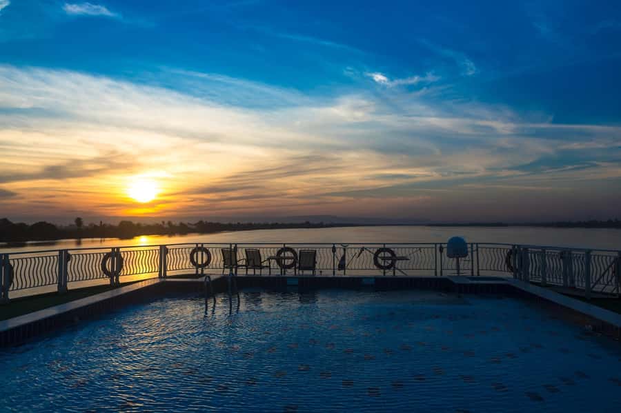From Cairo: 4-Day Nile Cruise to Luxor with Balloon Flight - The ship, meals, and practical comfort