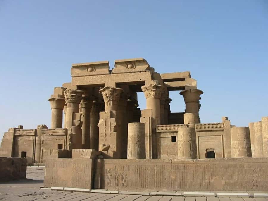 From Cairo: 5-Day Tour with Nile Cruise, Balloon, & Flights - Abu Simbel and the twin temple at Kom Ombo