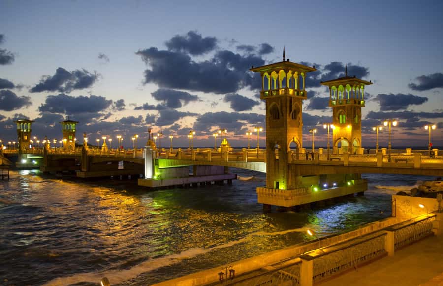 From Cairo: Alexandria Day Tour with Lunch - Lunch with a harbor view