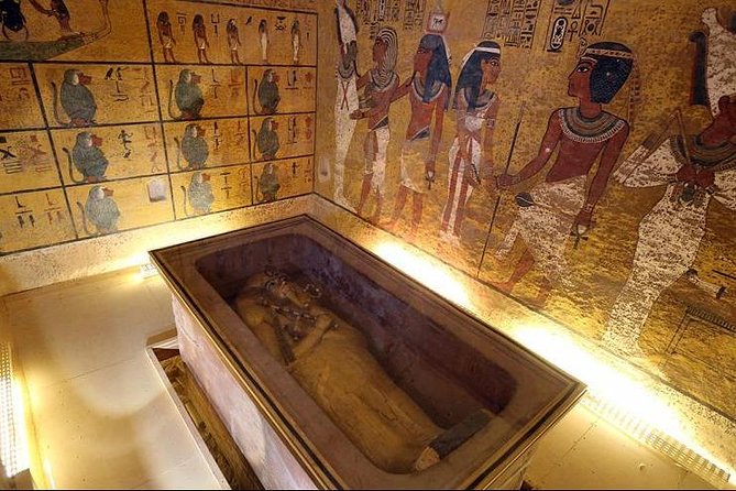 From Hurghada:Day Trip to Luxor and Valley of the Kings - Lunch in Luxor before crossing the Nile