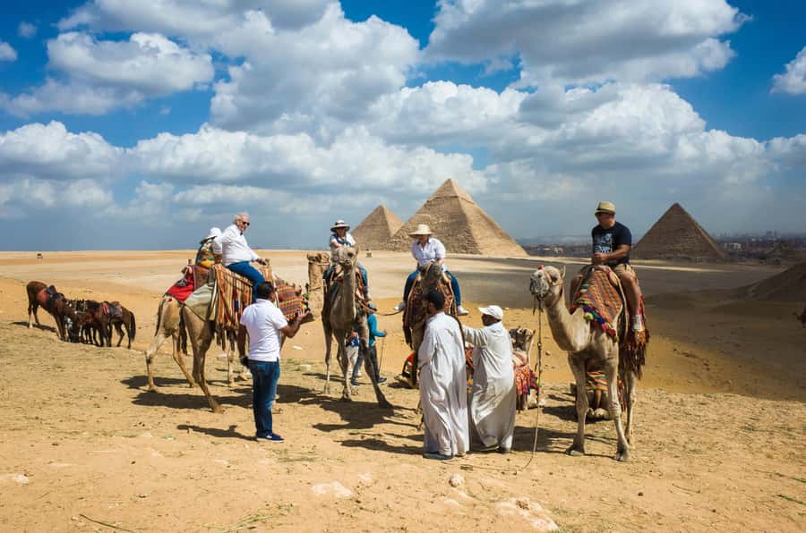 From Hurghada: Grand Egyptian Museum Pyramids Cairo Day Trip - Guide quality can shape the whole day