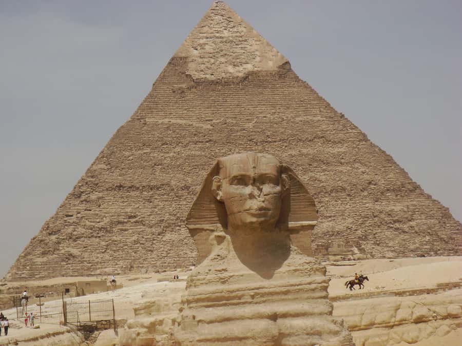 From Hurghada: Pyramids and Egyptian Museum Tour & Boat Ride - Tahrir Square and the Egyptian Museum