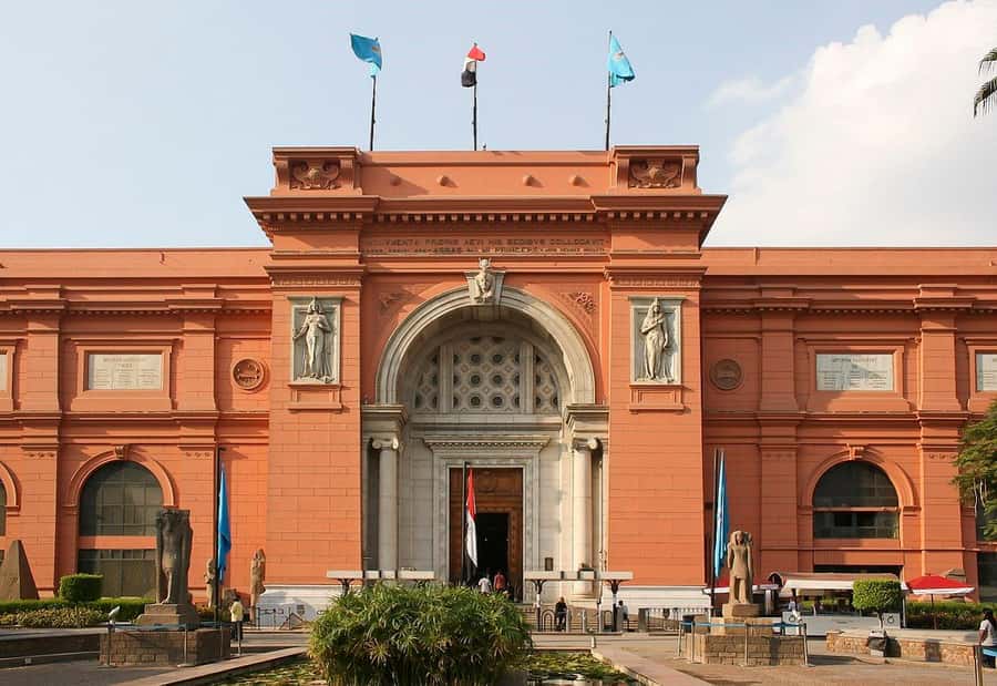 From Hurghada: Pyramids and Egyptian Museum Tour & Boat Ride - A short Nile cruise between major sights