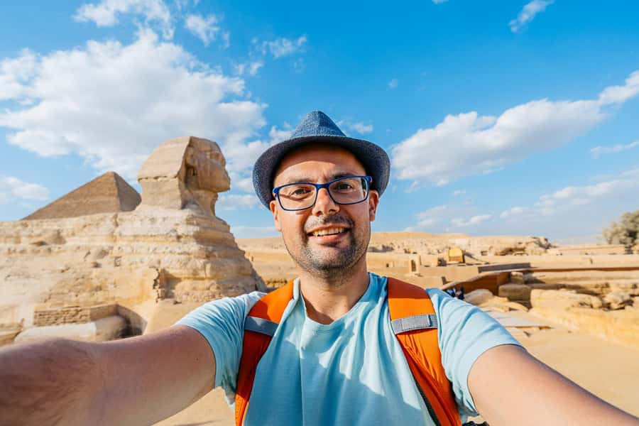 From Hurghada: Pyramids & Museum Small Group Tour by Van - The midnight pickup and six-hour drive to Cairo