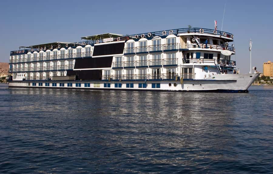 From Luxor: 3-Day Nile Cruise to Aswan with Private Guide - Day three: the early road to Abu Simbel