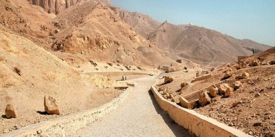 From Luxor: West Bank Tour with Valley of Queens & Lunch - Lunch at a local Egyptian restaurant