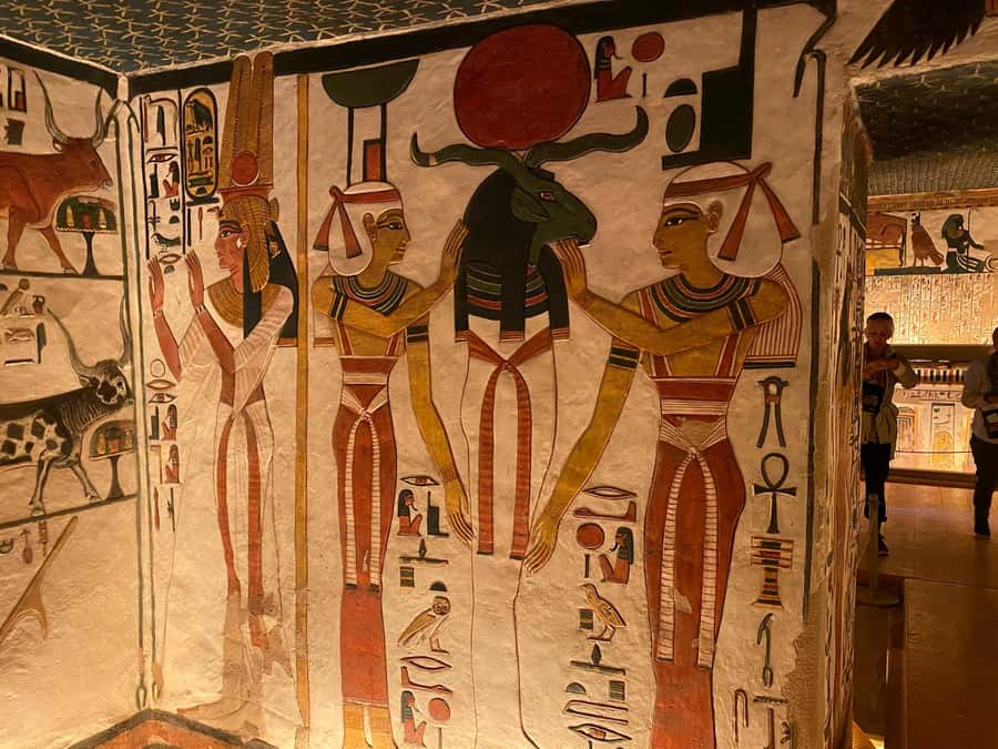 From Luxor: West Bank Tour with Valley of Queens & Lunch - Starting with royal tombs in the Valley of the Queens