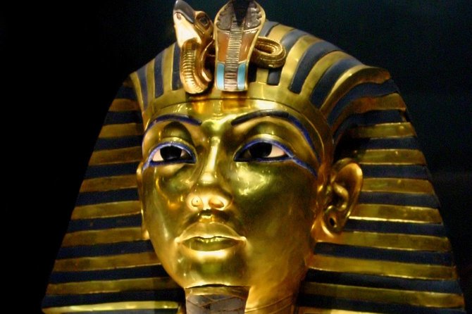 Full-Day Giza Pyramids, Egyptian Museum and bazaar Private Tour - Egyptian Museum: two and a half hours with ancient treasures