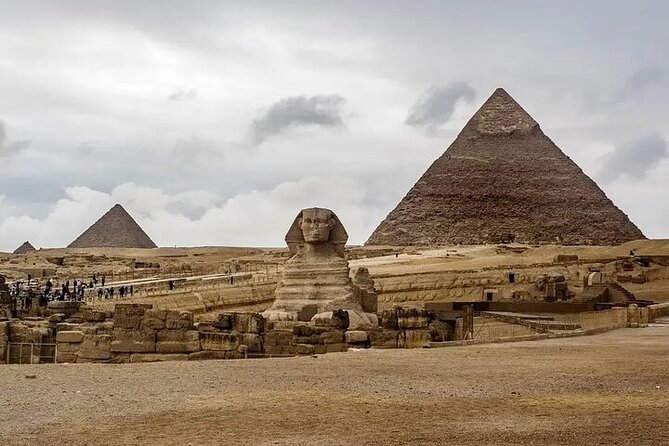 Full-Day Private Tour Giza Pyramids Saqqara and Memphis ( Included BBQ lunch ) - Giza Pyramids: three hours among the great monuments