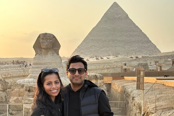 Full-day Private Tour Pyramids of Giza, Sphinx, Memphis and Sakkara - Lunch at a local Egyptian restaurant