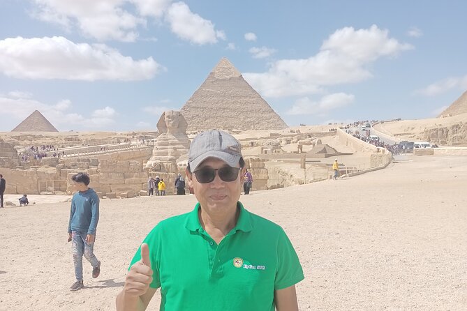 Full-Day Private Tour to Pyramids of Giza, Sphinx, Sakkara pyramid - Comparing Khafre and Menkaure