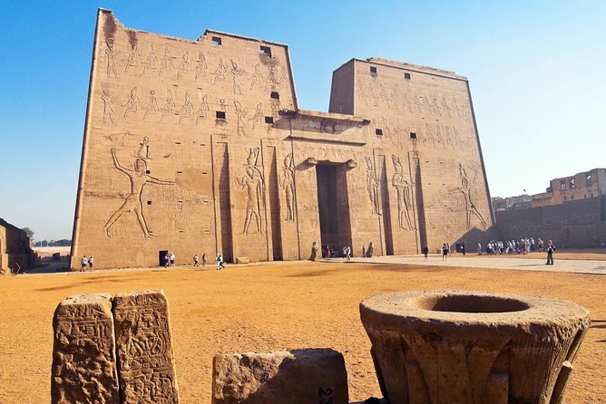 Full Egypt, 8 days all inclusive - Flying to Luxor and seeing the temple at night