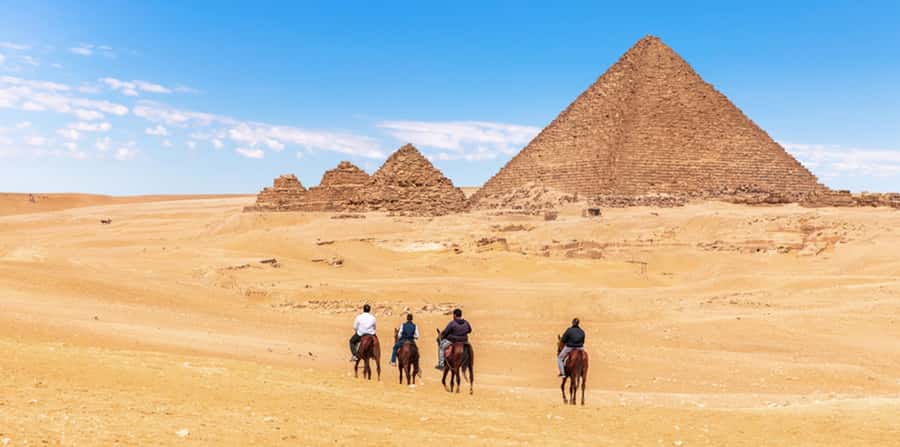 Giza: Arabian Horse Tour Around the Giza Pyramids - Seeing Khufu, Khafre, and Menkaure from outside