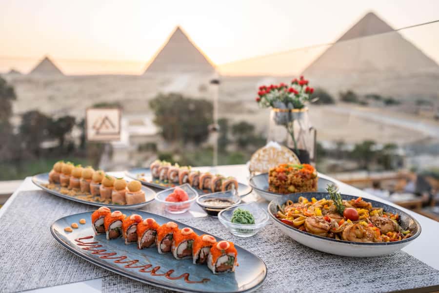 Giza: Dinner with Pyramids All Around You at Rooftop7000 - A Two-Hour Dinner With Helpful Extras