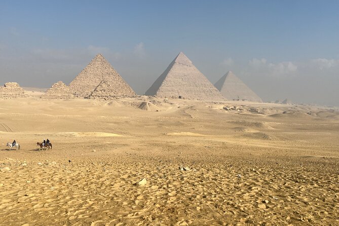 Giza Epic Adventure: Pyramids, Sphinx & Khafre’s Valley Temple - Meeting the Great Sphinx face to face