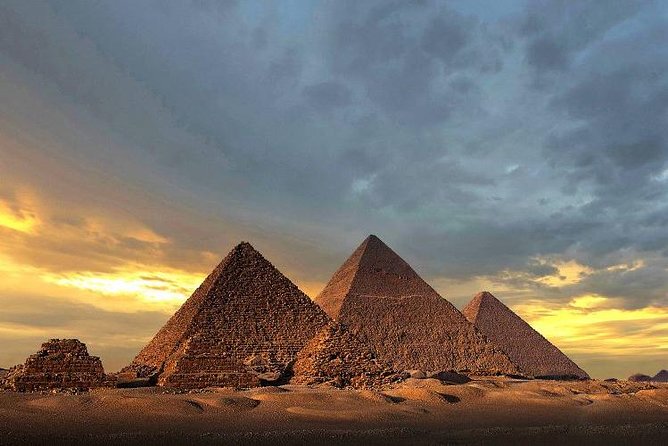 Giza pyramids and the Egyptian museum - Why private transport matters in Giza