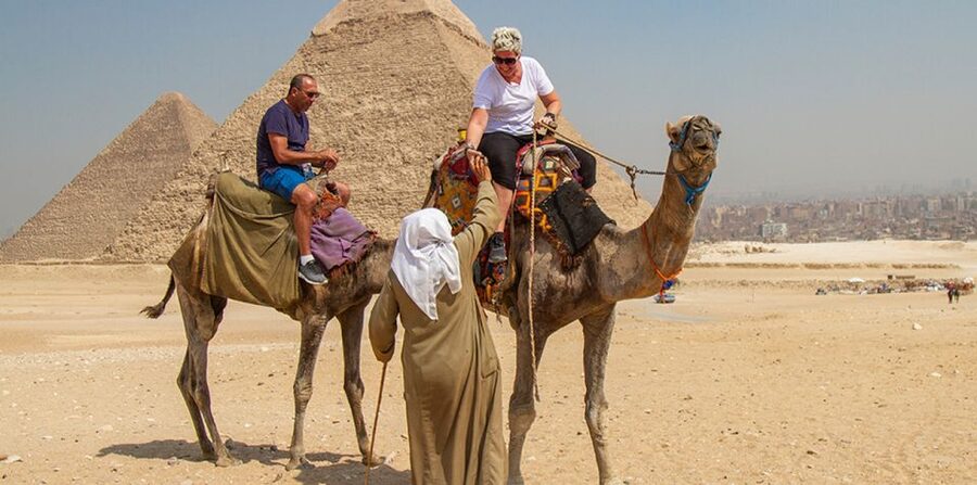 Giza: Pyramids at Sunset Guided Camel Tour - Sunset is the reason to choose this departure