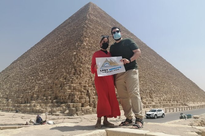 Guided tour to Pyramids of Giza, Sakkara & Memphis: Private Tour with Lunch - Starting at Giza with the three great pyramids