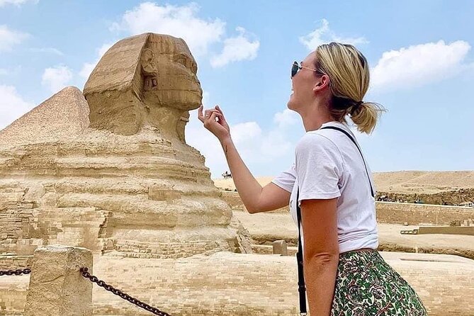 Guided tour to Pyramids of Giza, Sakkara & Memphis: Private Tour with Lunch - A local lunch break between the ruins