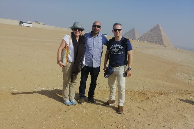 Guided tour to Pyramids of Giza, Sakkara & Memphis: Private Tour with Lunch - The guide and language question