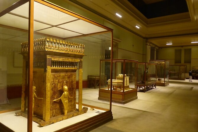 Half Day Guided Trip To Egyptian Museum - Midan El-Tahreer: a brief look outside