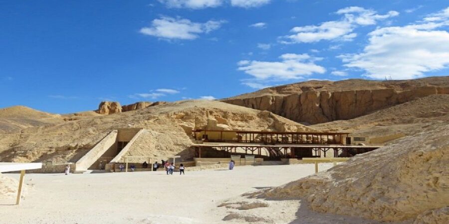 Hurghada: 2-Day Luxor Highlights & Hot Air Balloon & Hotel - Sunrise by hot air balloon over Luxor