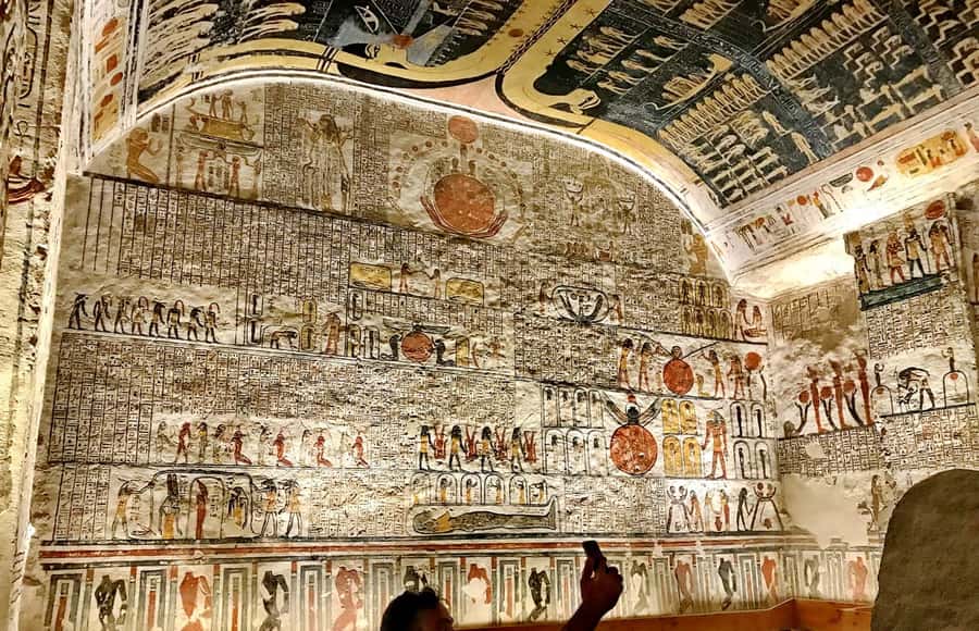 Hurghada: 2-Day Luxor Tour with Hotel, Balloon, & Boat Ride - Guides, communication, and the human side