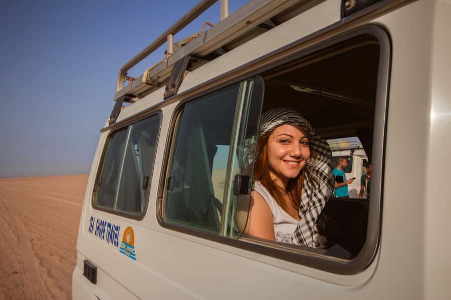 Hurghada: 6-Hour Jeep Desert Safari, Dinner, and Show - Guides Can Make or Break the Day